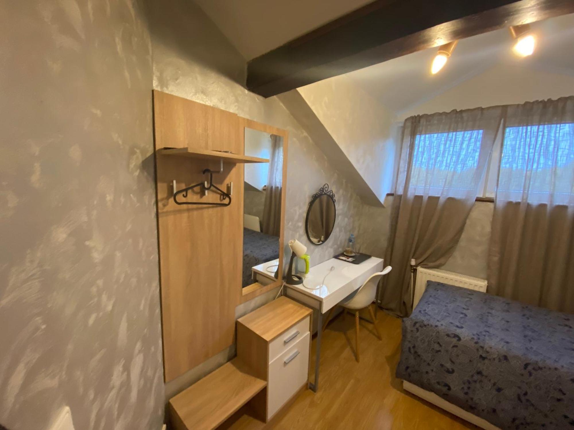 Hostel Homies Inn Celiny  المظهر الخارجي الصورة