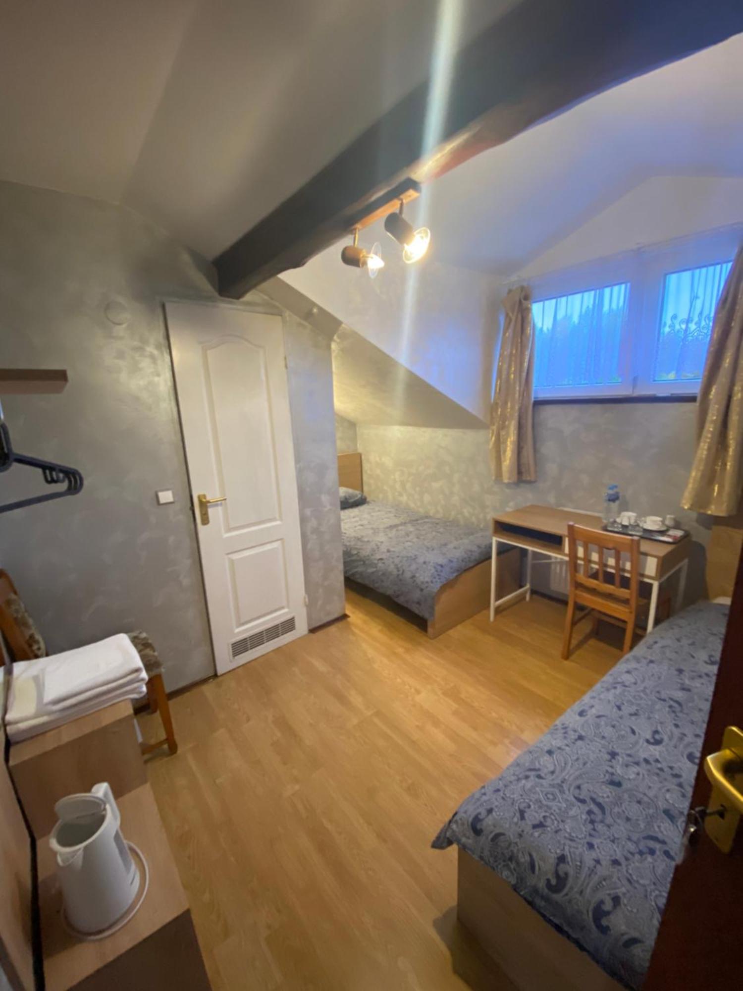 Hostel Homies Inn Celiny  المظهر الخارجي الصورة